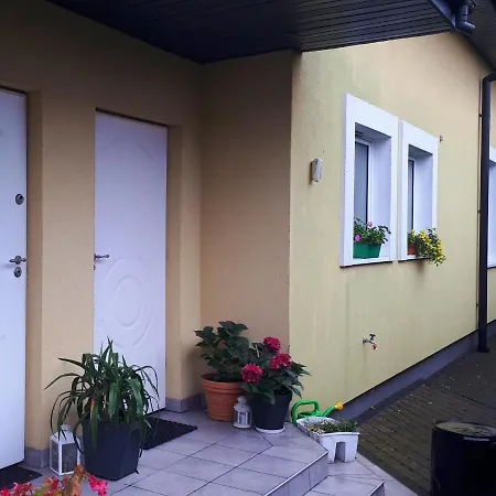 Z Parkingiem * Varşova