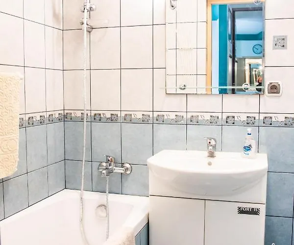 Z Parkingiem * Varşova