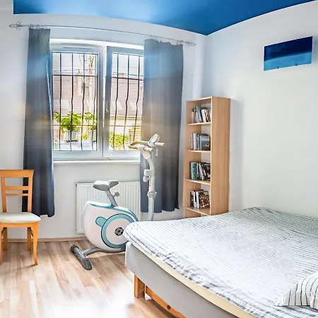 Z Parkingiem Varsovia